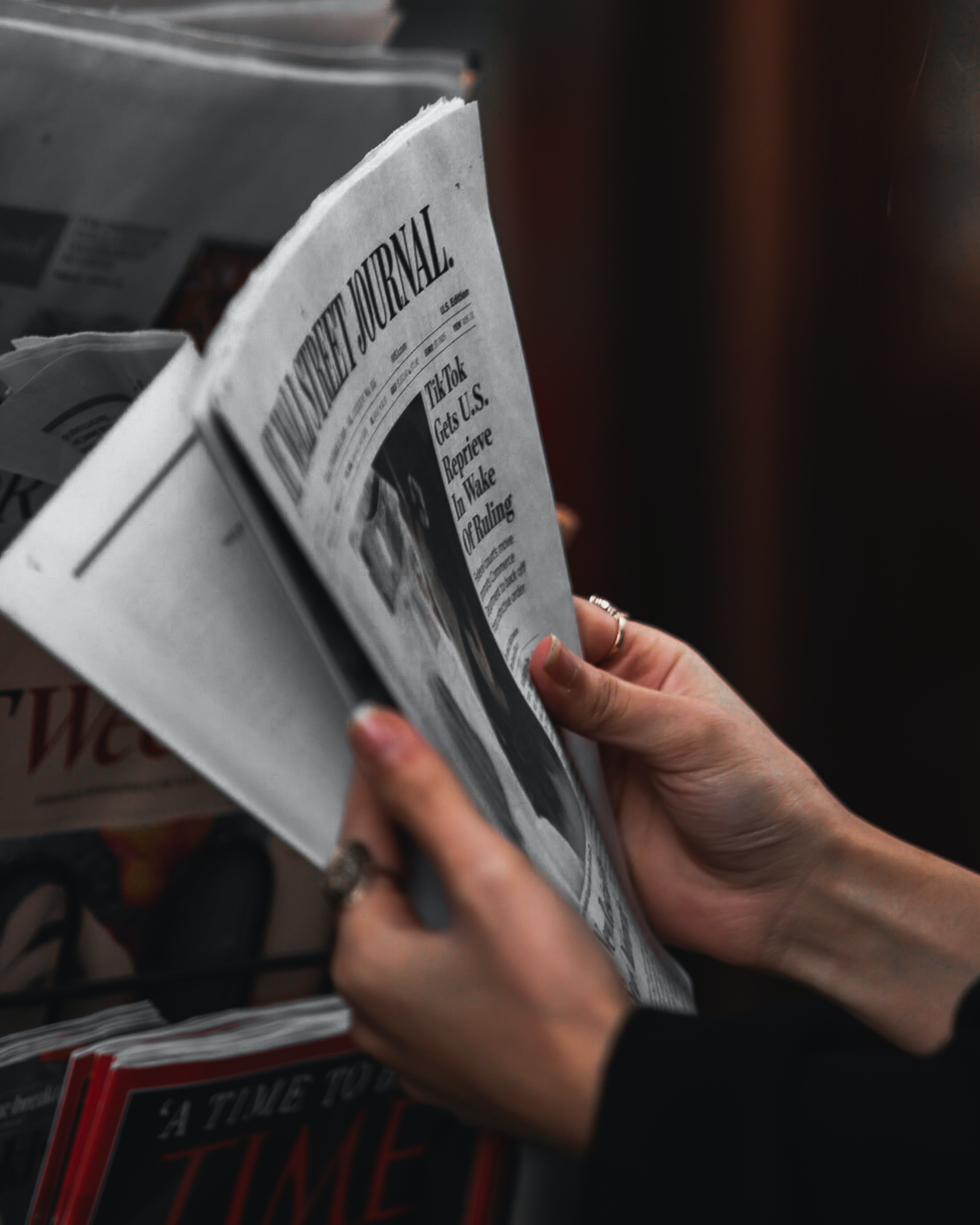{title} header